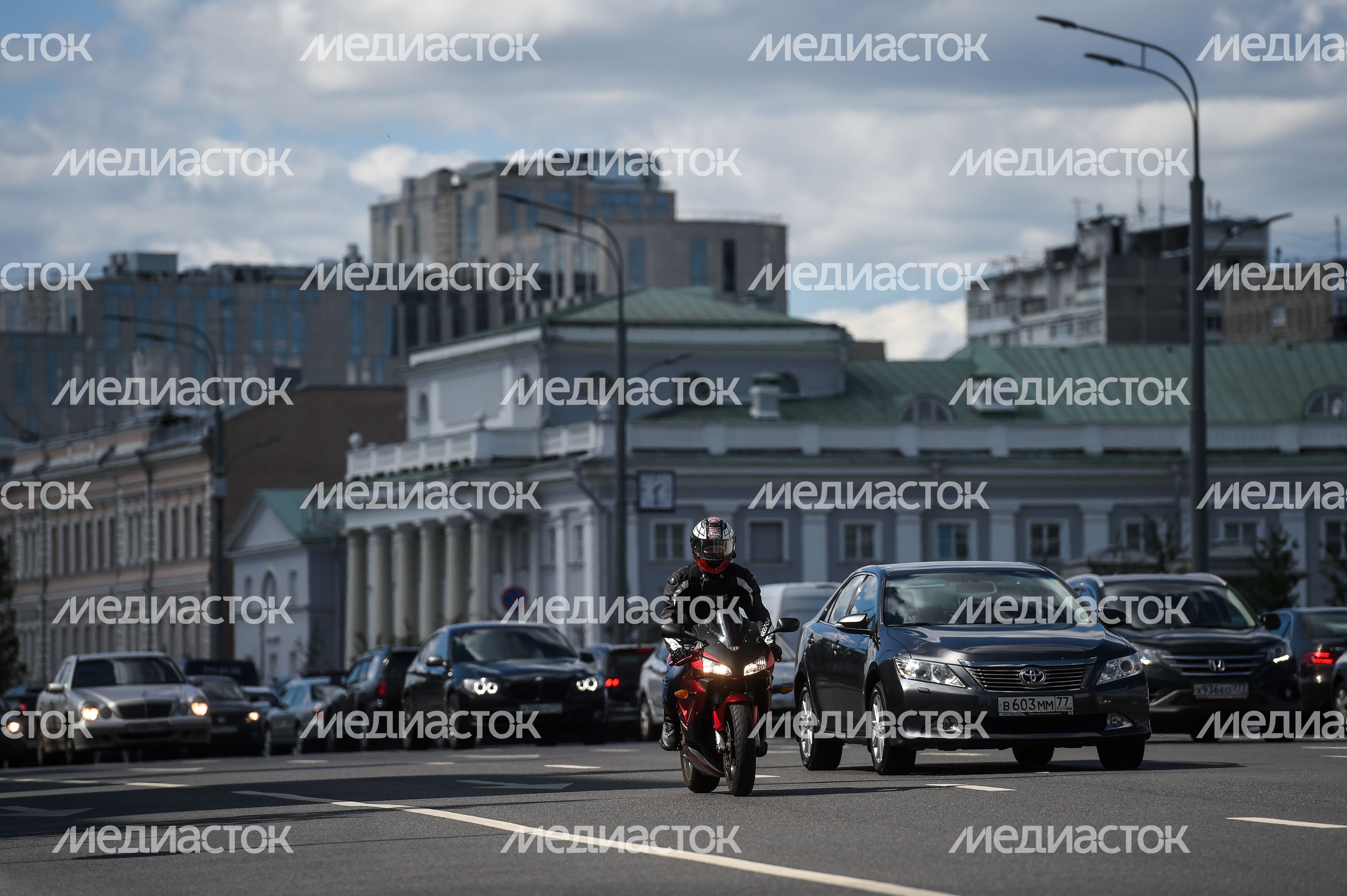Мотоциклисты на улицах Москвы