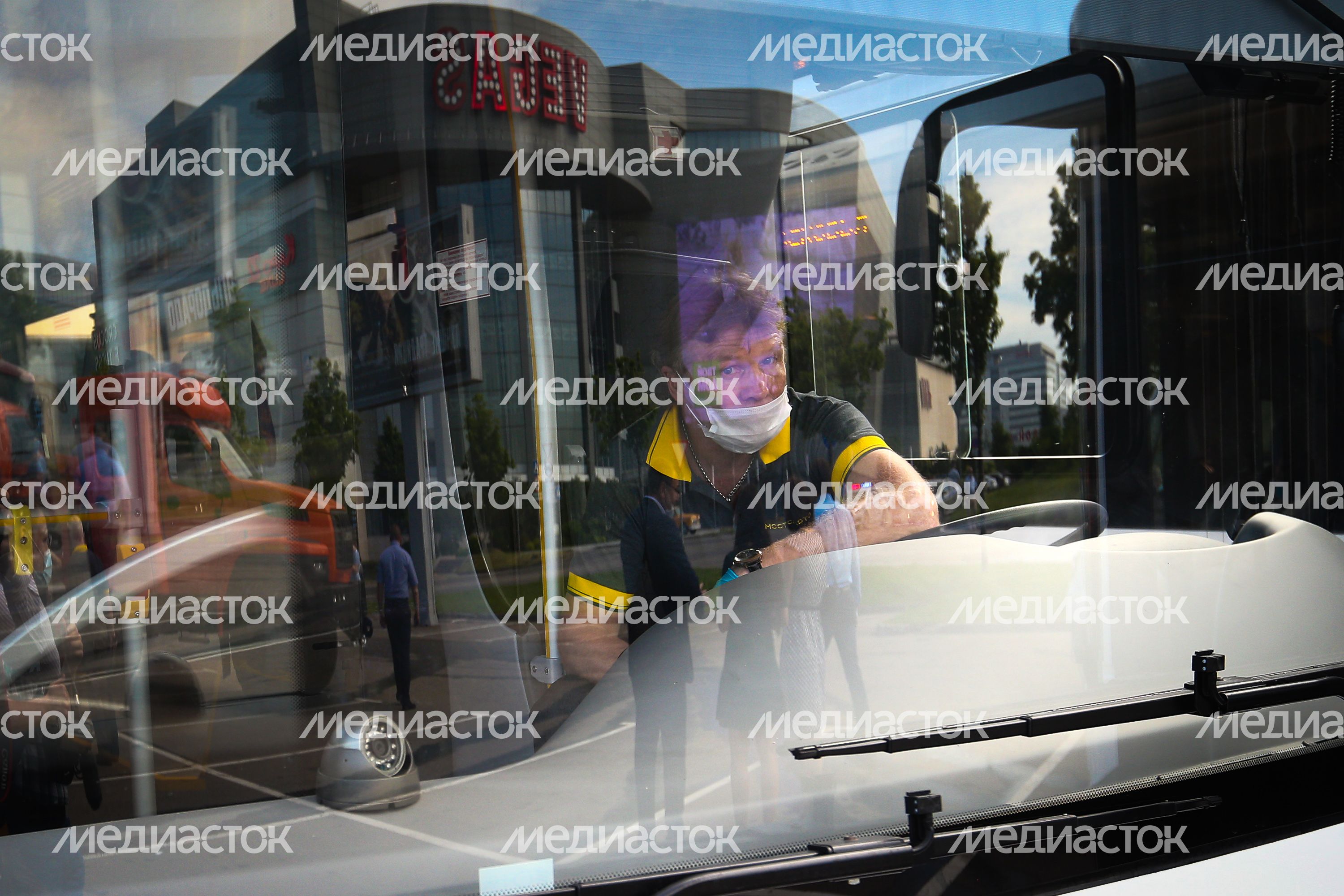 Проверка губернатором Подмосковья готовности к отправке в филиалы АО «Мострансавто» новых пассажирских автобусов
