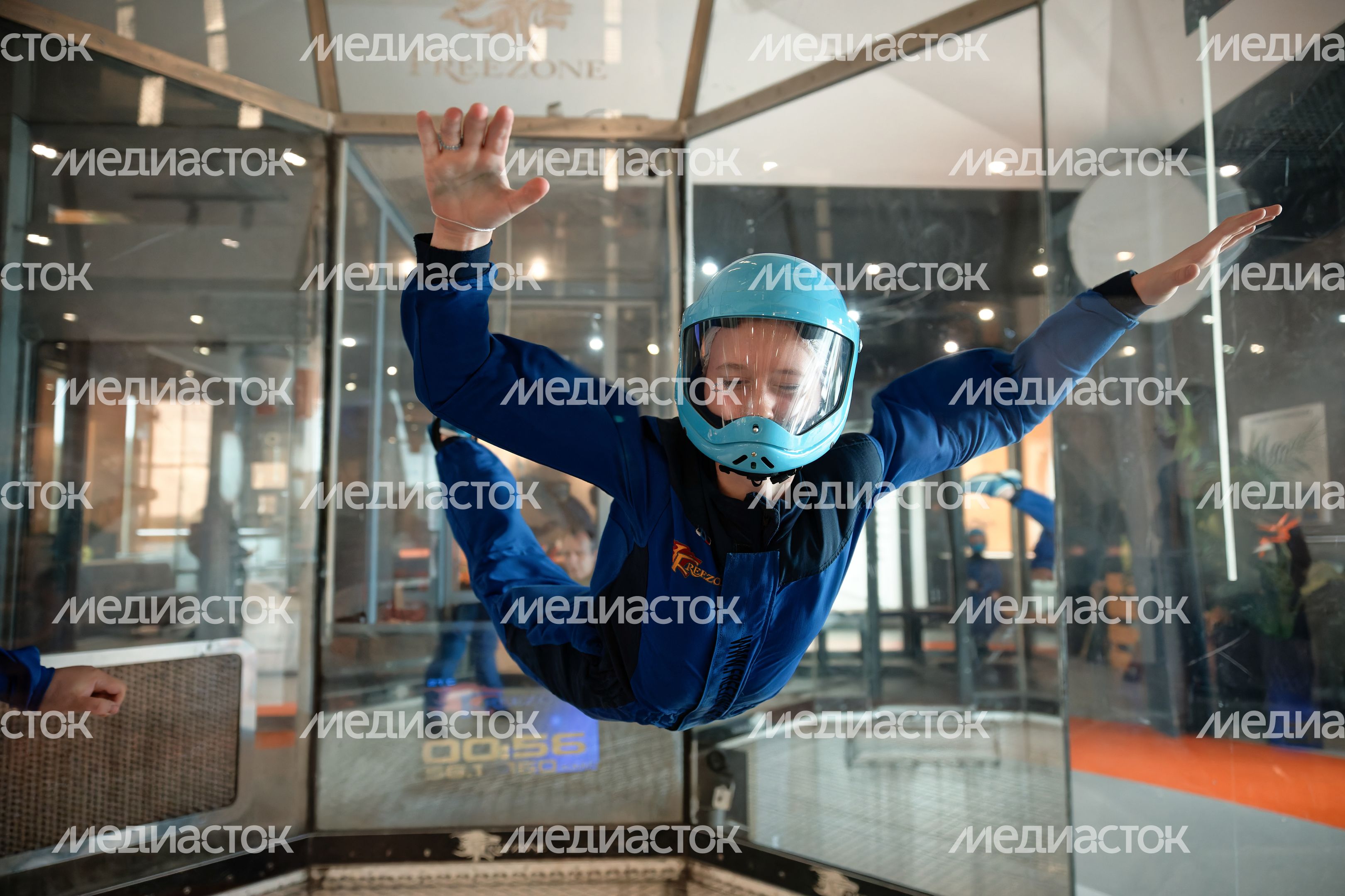 Полет в аэротрубе в спортивно-развлекательном парке Freezone в Чехове Полет в аэротрубе в спортивно-развлекательном парке Freezone в Чехове
