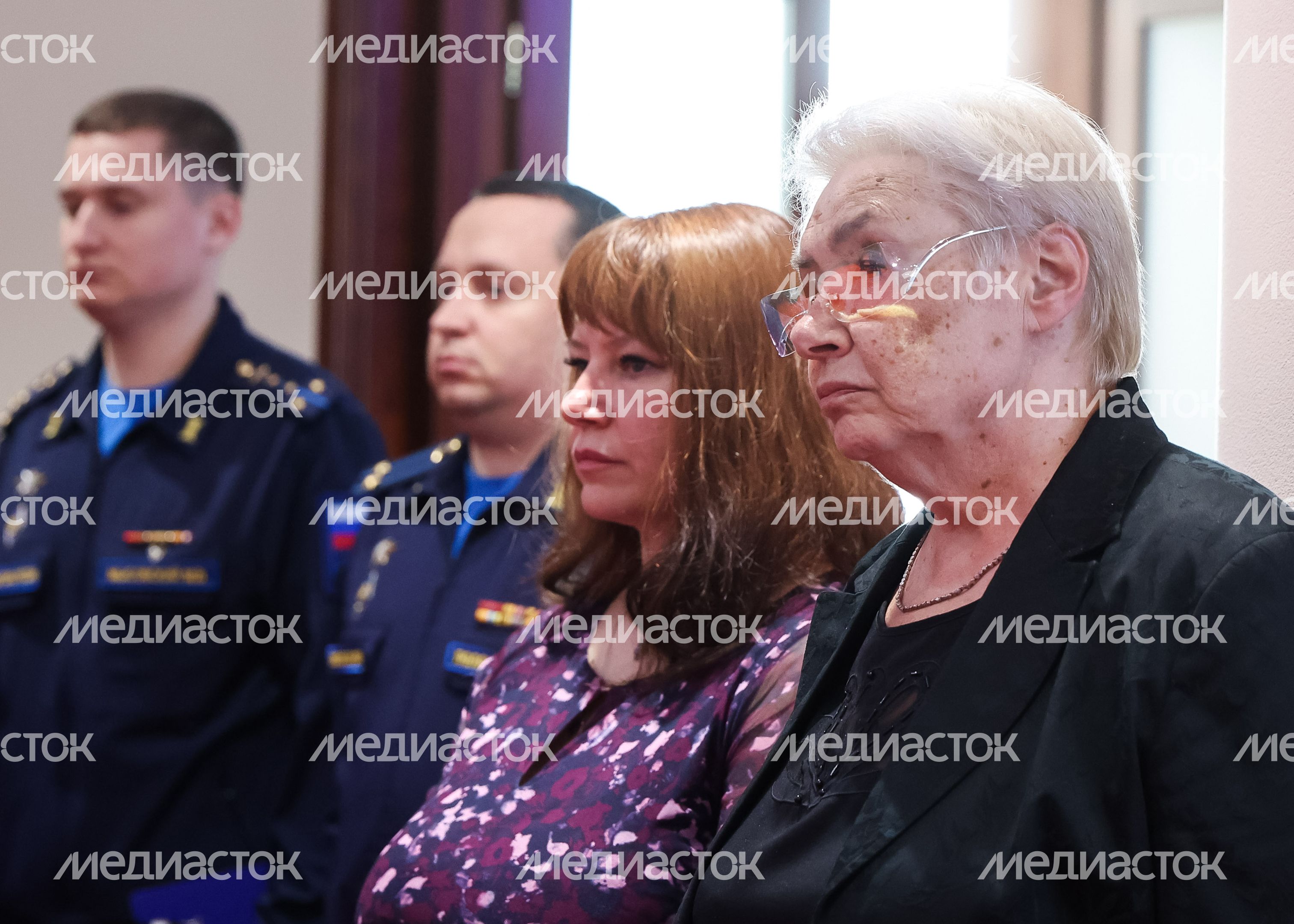 Родственникам легендарного лётчика Николая Терёхина передали "Золотую Звезду" Героя России Родственникам легендарного лётчика Николая Терёхина передали "Золотую Звезду" Героя России