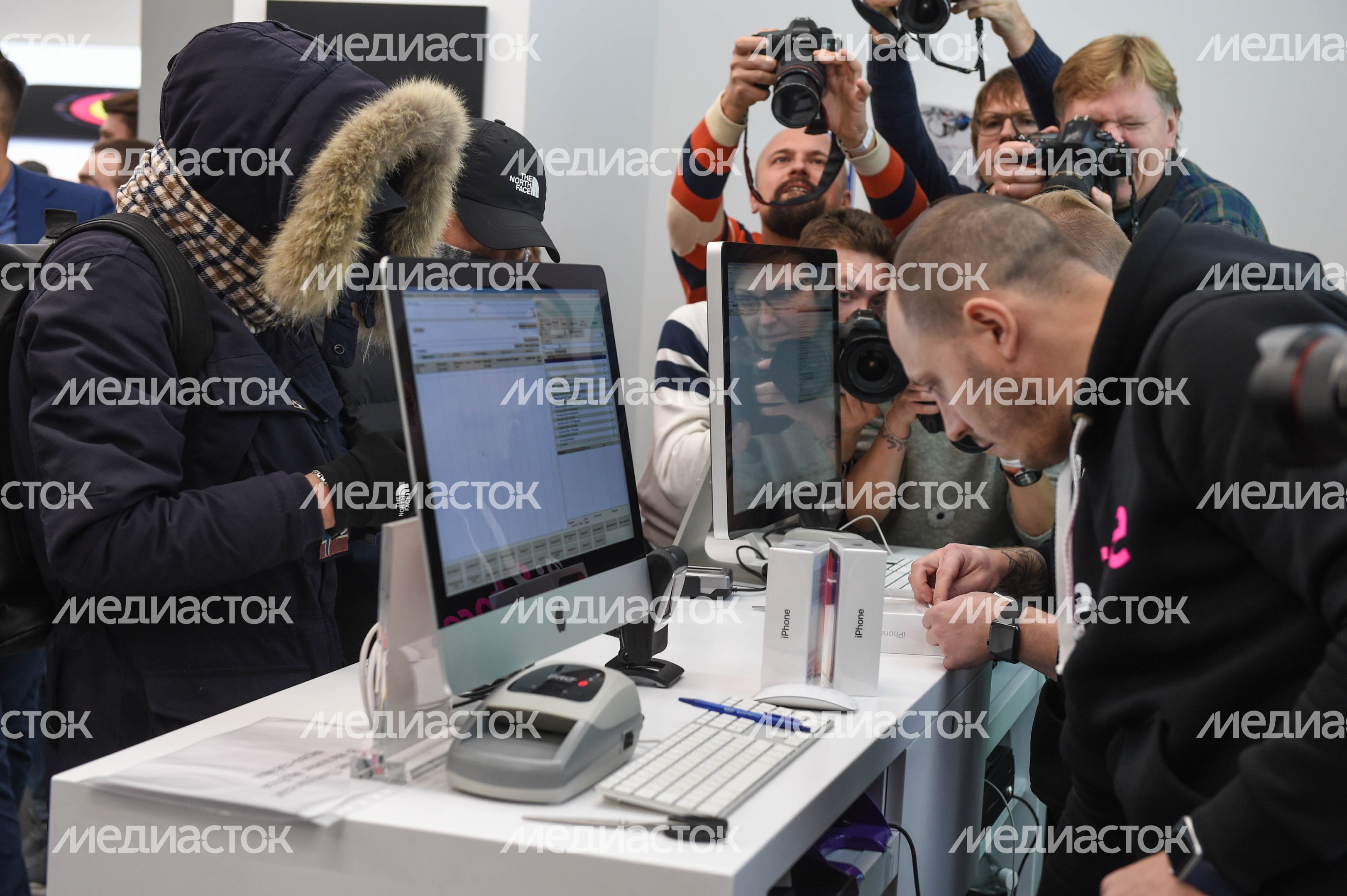 Старт продаж iPhone X в Москве