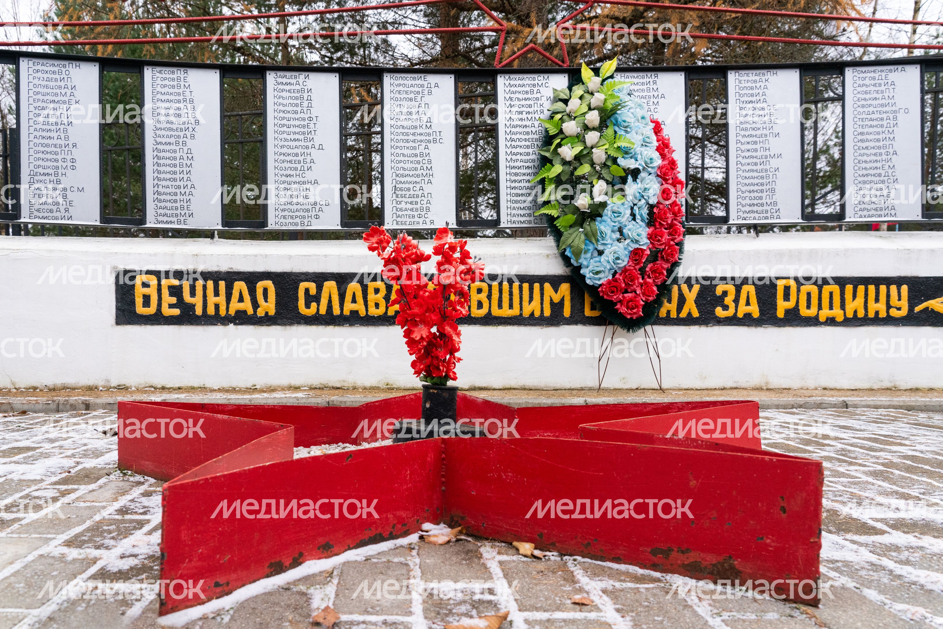 Памятник погибшим землякам в период Великой Отечественной войны в деревне Дубранивка округа Шаховская Памятник погибшим землякам в период Великой Отечественной войны в деревне Дубранивка округа Шаховская