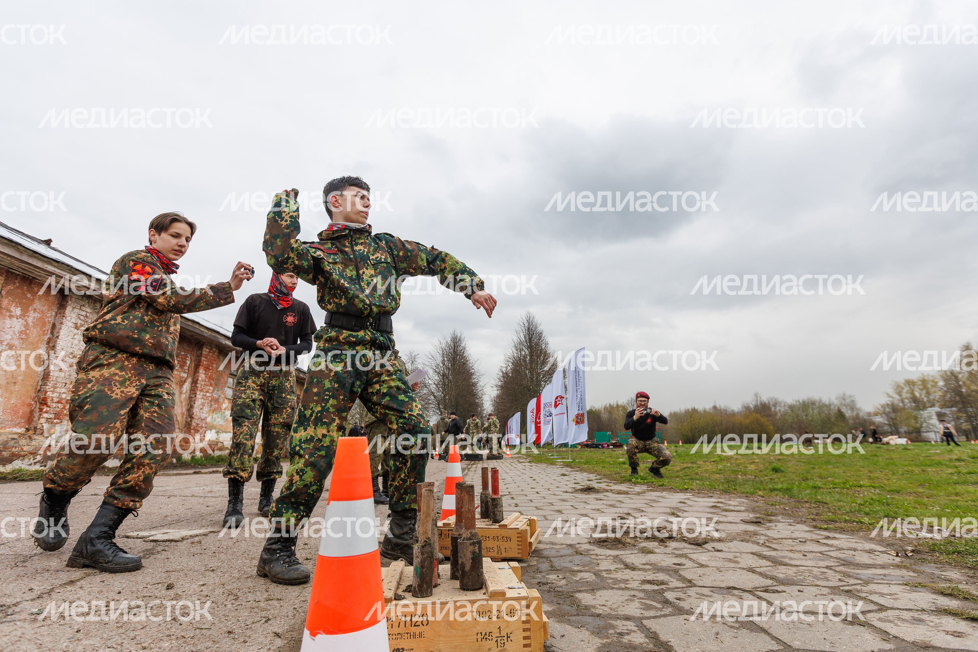 Военно-патриотическая игра «Юнармия, вперед!», посвященная Дню Победы, в Горках Ленинских Военно-патриотическая игра «Юнармия, вперед!», посвященная Дню Победы, в Горках Ленинских