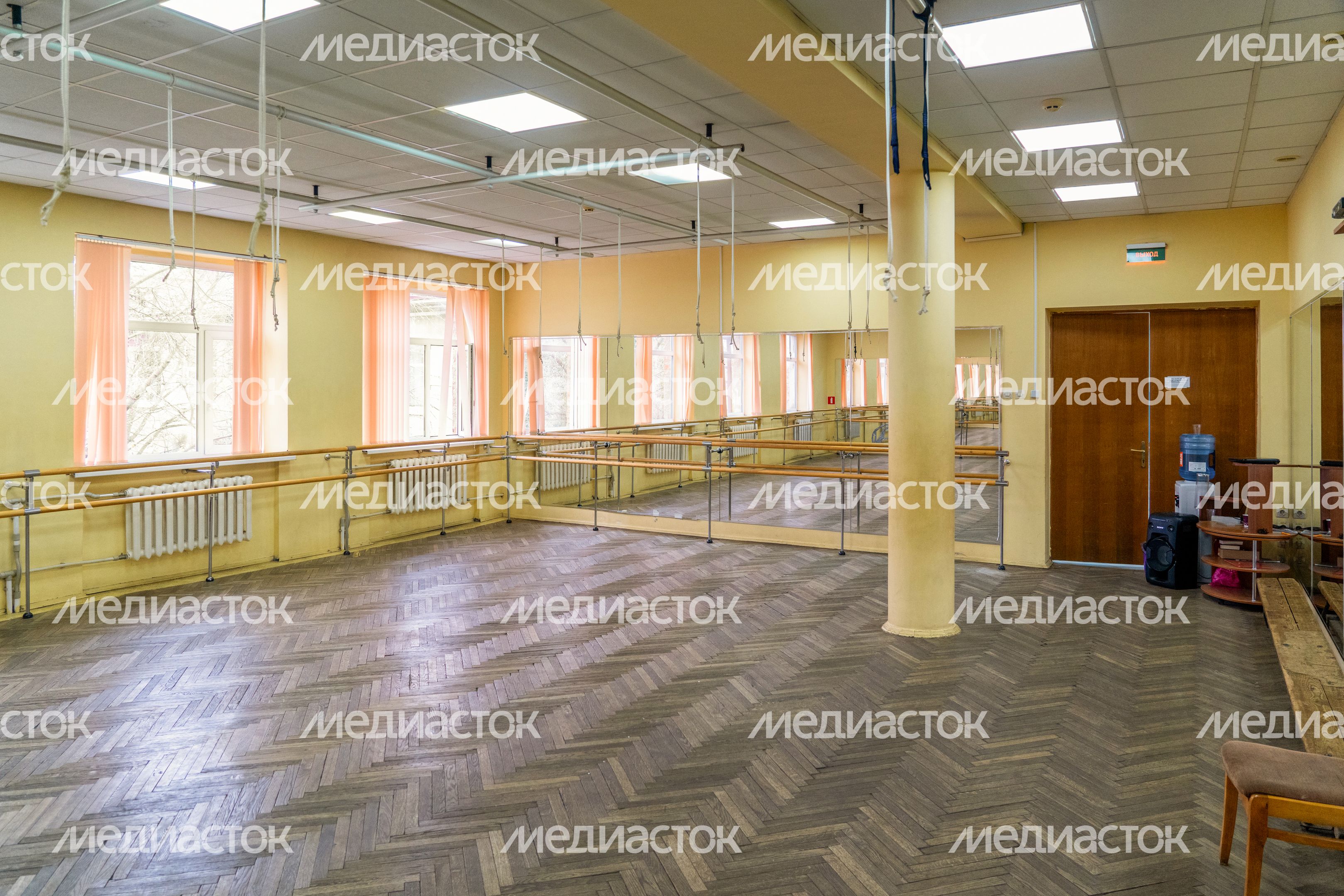 Танцевальный зал в Можайском культурном досуговом центре – умном ДК Танцевальный зал в Можайском культурном досуговом центре – умном ДК