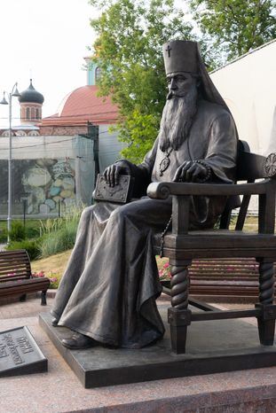 Памятник Митрополиту Питириму