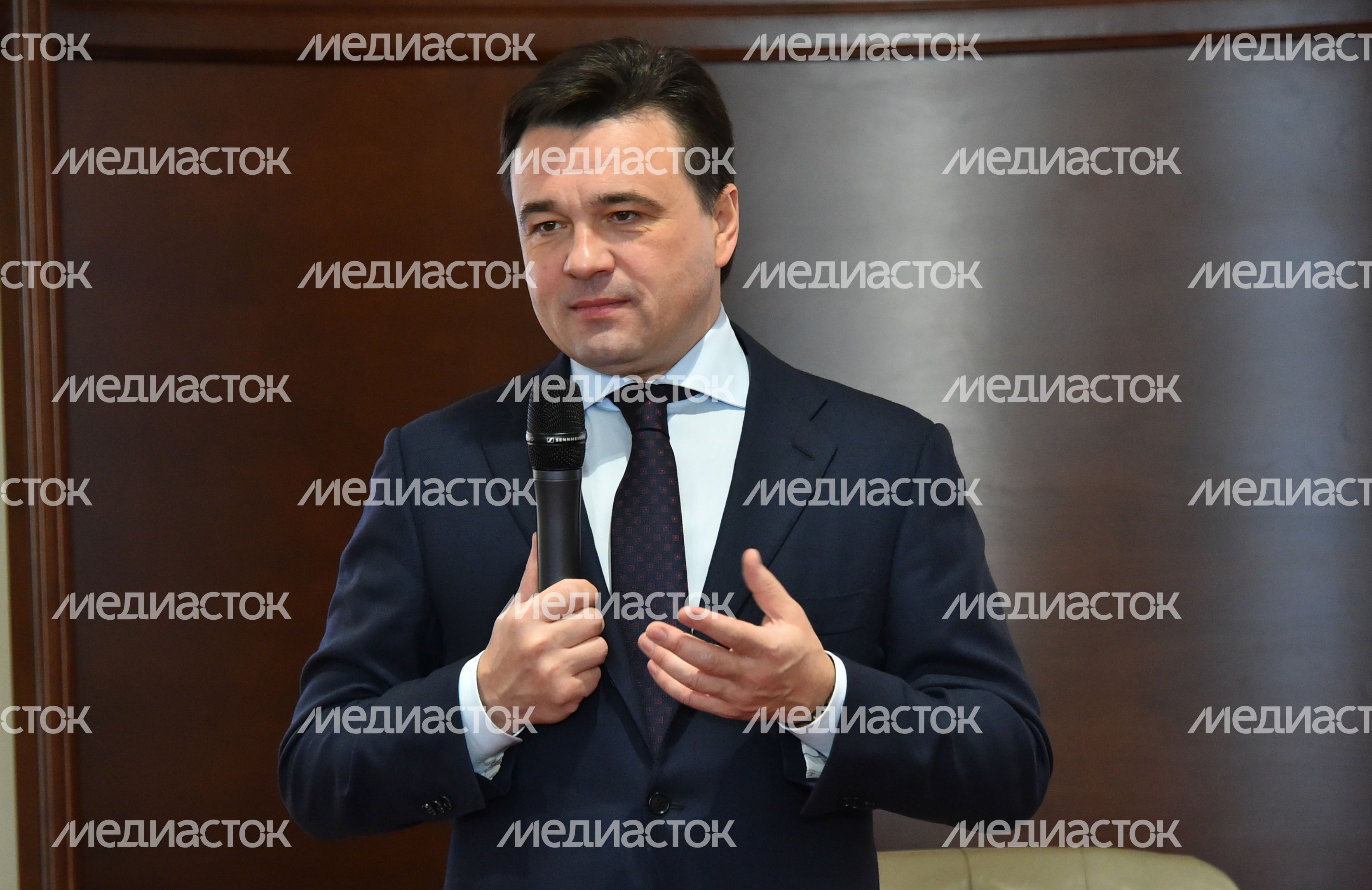 А. Воробьев встретился с представителями СМИ в День российской печати А. Воробьев встретился с представителями СМИ в День российской печати