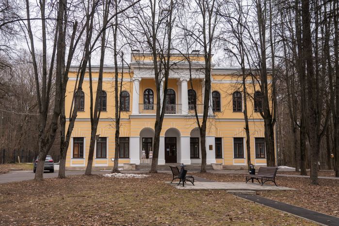 Выставка Н. Вахмистровой «Модный эскиз. Линия и цвет» в Усадьбе Знаменское-Губайлово