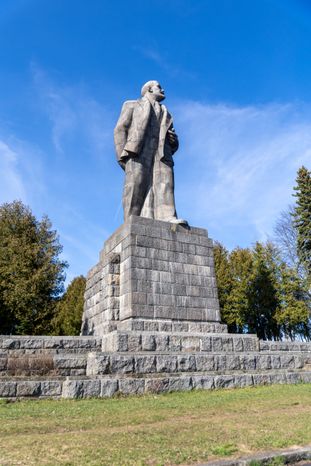Дубна. Памятник Ленину