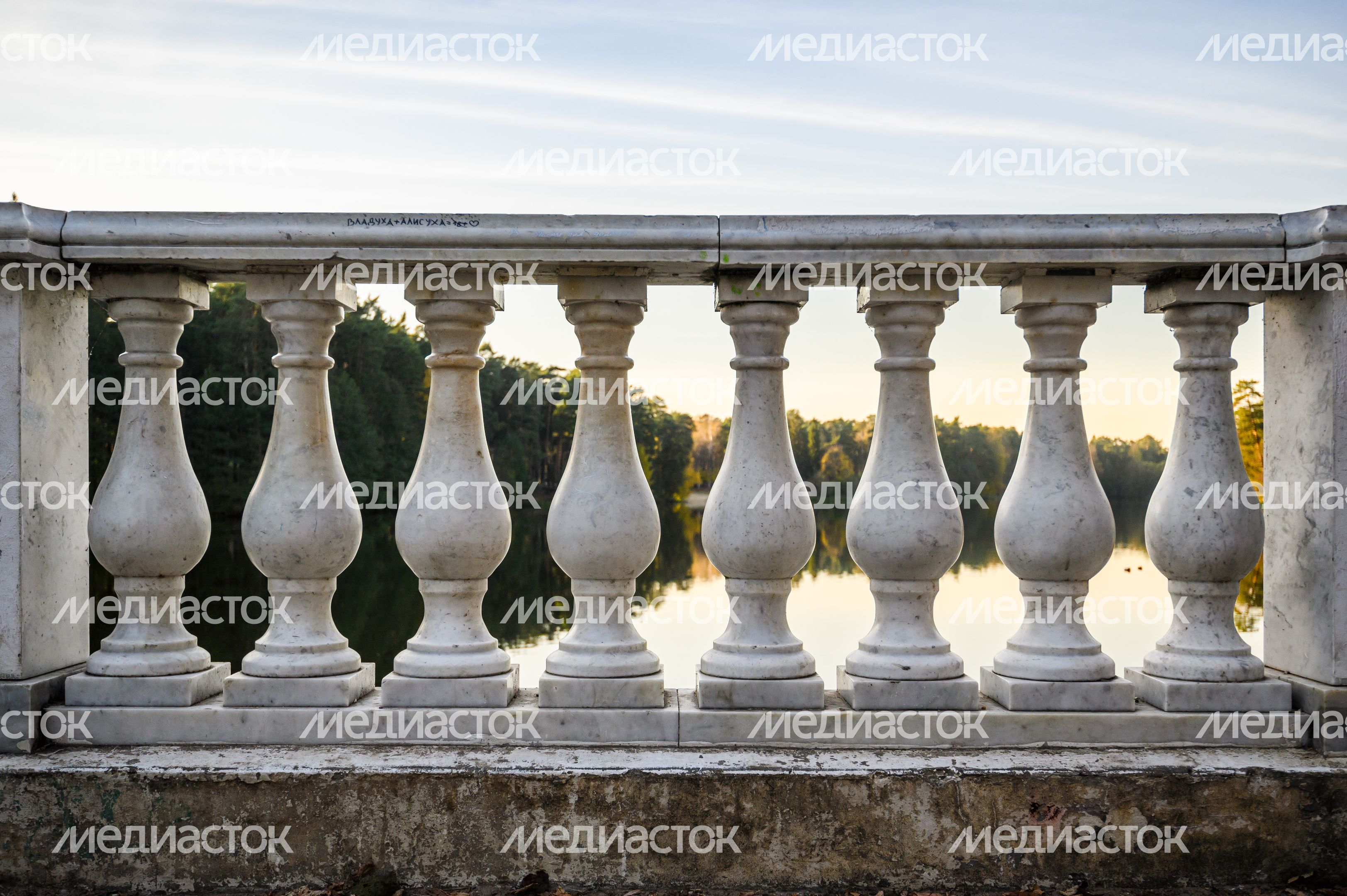 Мраморный мост в поселке Кратово Раменского округа Мраморный мост в поселке Кратово Раменского округа