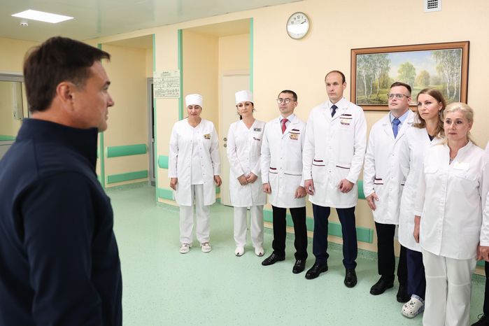 Андрей Воробьев наградил медиков в госпитале Росгвардии в Балашихе