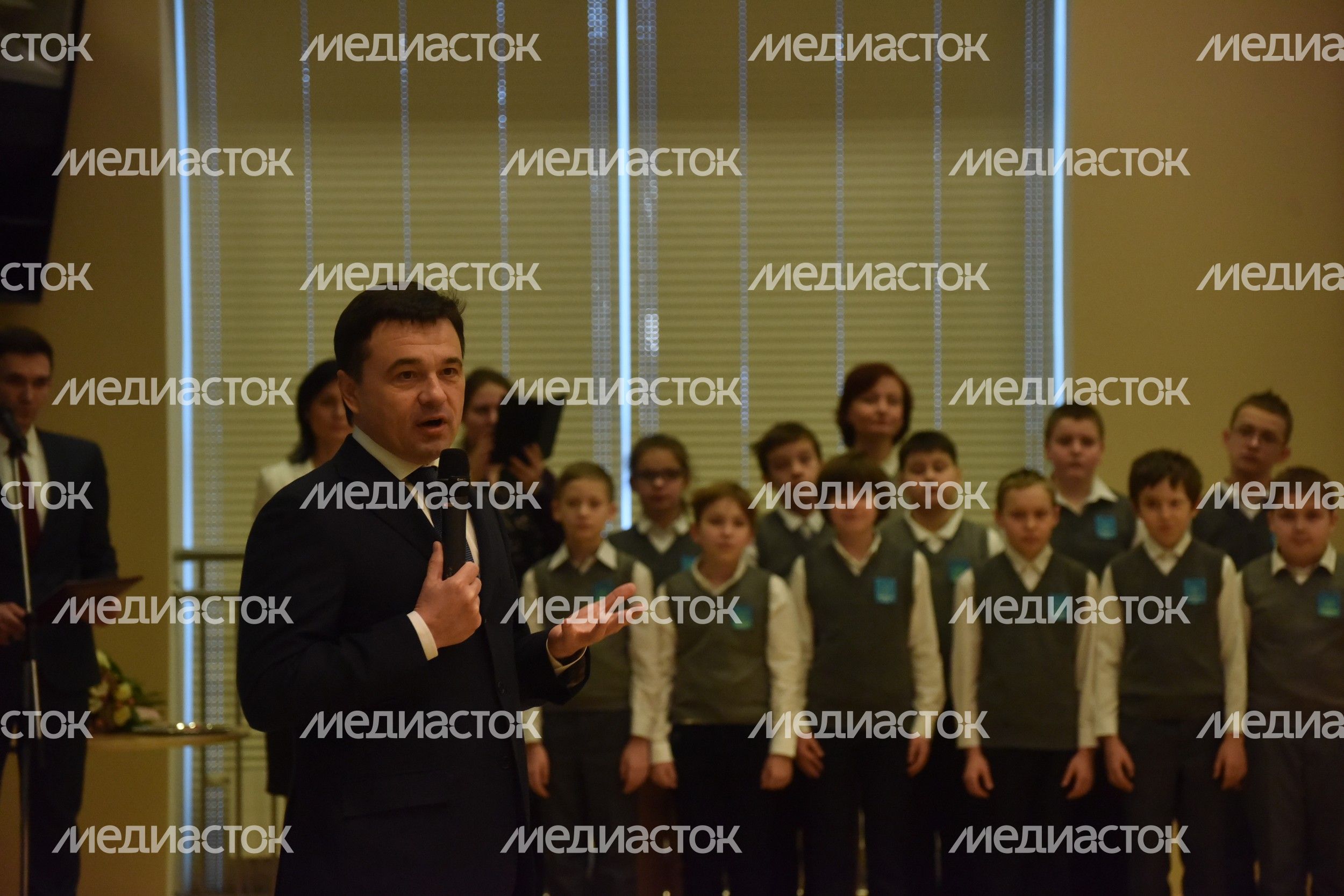 Губернатор вручил ордена за большой вклад в реконструкцию школы в Одинцовском районе