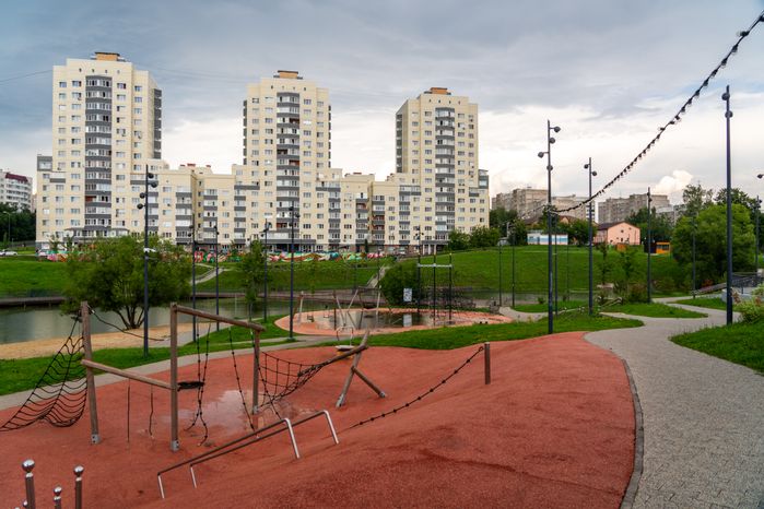 Спортивная площадка на набережной реки Теребенки в Чехове