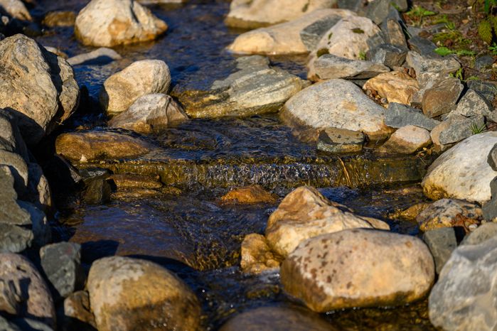 Водопад в парке Малевича осенью