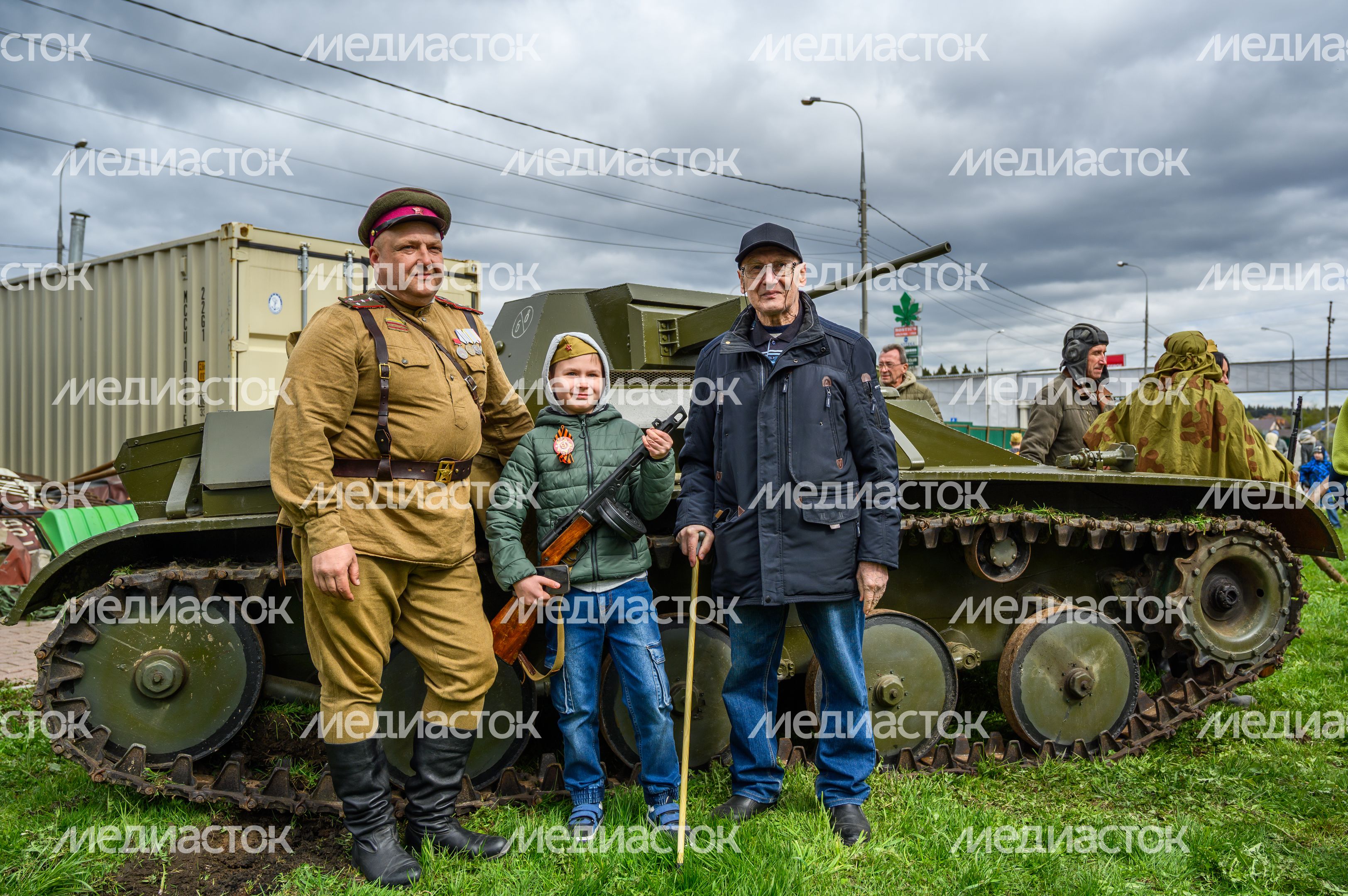 Военно-историческая реконструкция событий мая 1945 года в музее истории танка Т-34 в Мытищах Военно-историческая реконструкция событий мая 1945 года в музее истории танка Т-34 в Мытищах