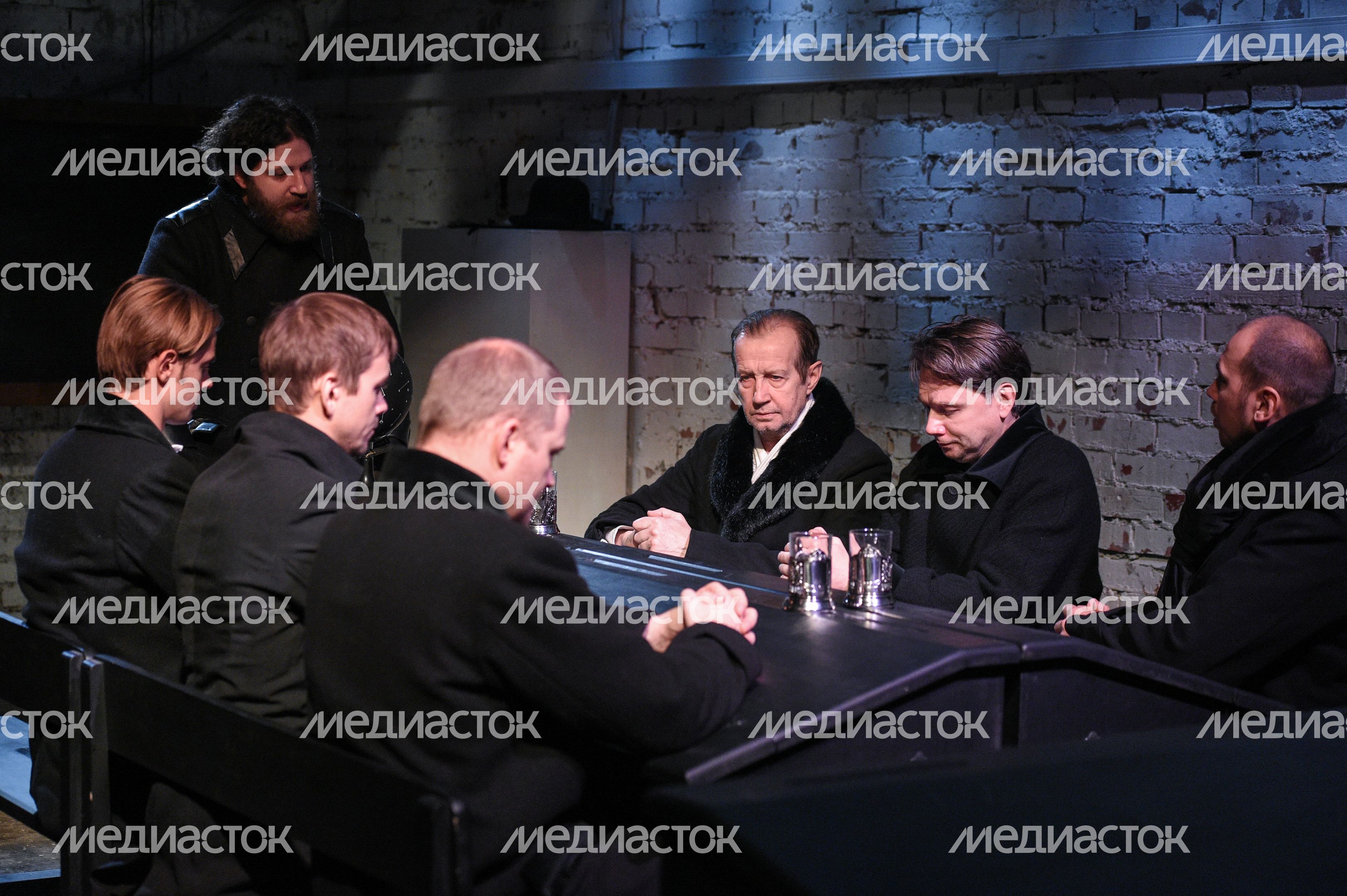 Спектакль Восемь в Московском губернском театре Спектакль Восемь в Московском губернском театре