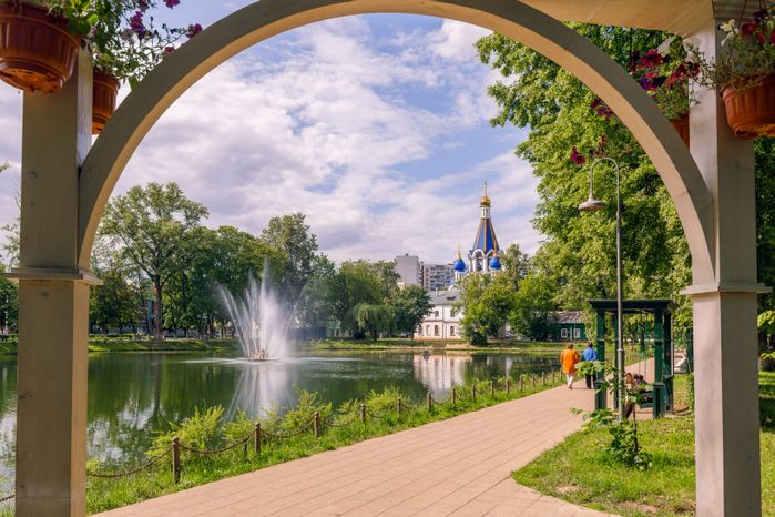 Парк Усадьбы Крафта в Королеве летом