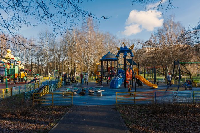 Детская площадка в Городском парке культуры и отдыха Долгопрудного осенью