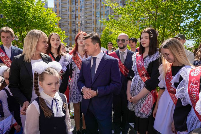 Губернатор поздравил выпускников реутовской СОШ №10 с последним звонком