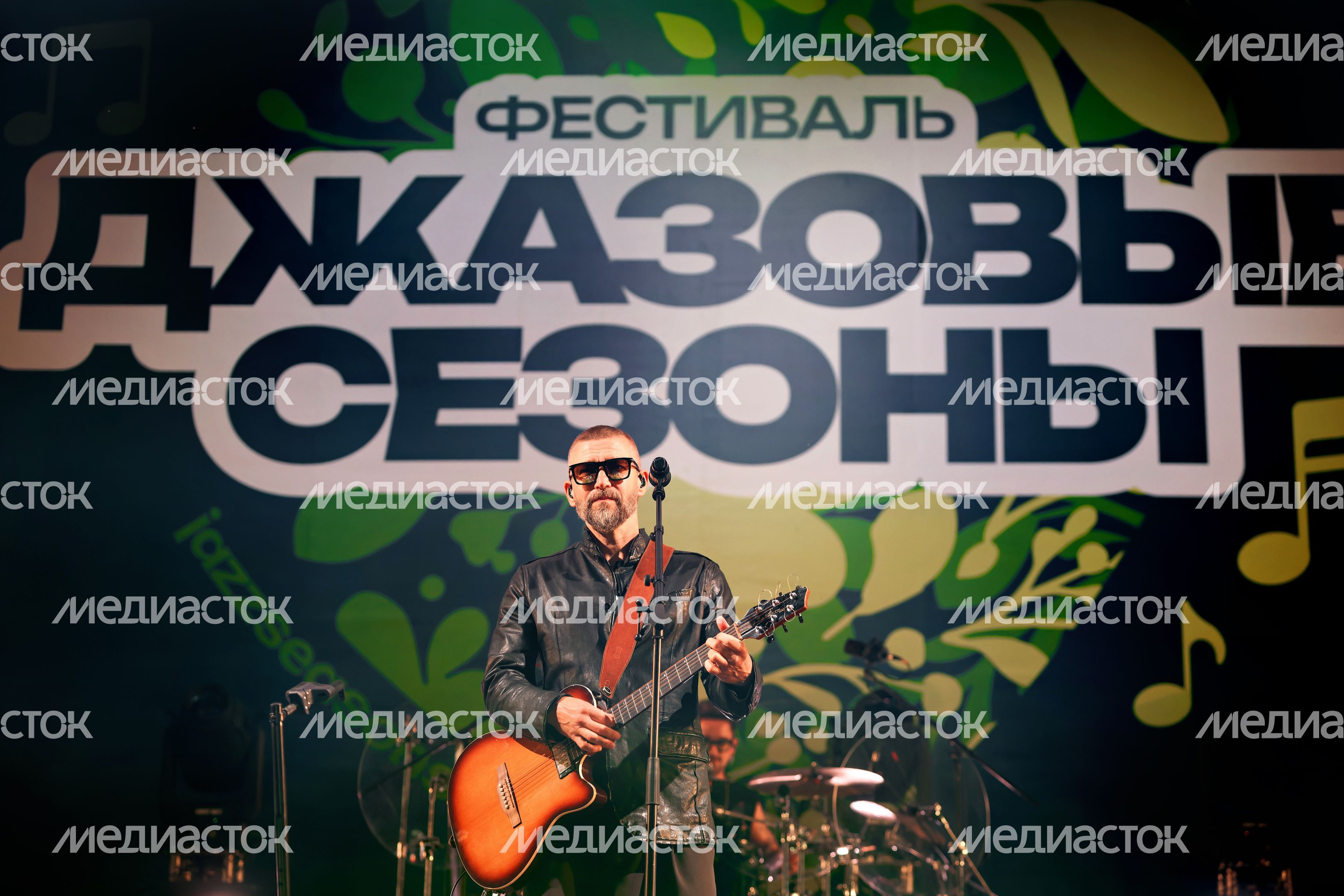 Владимир Кристовский и группа Uma2rman на фестивале «Джазовые сезоны» в музее-заповеднике «Архангельское» Владимир Кристовский и группа Uma2rman на фестивале «Джазовые сезоны» в музее-заповеднике «Архангельское»