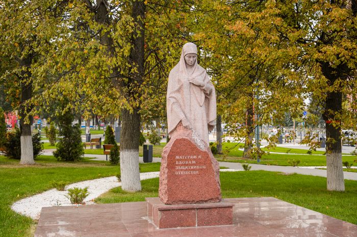 Бронницы. Памятник Матерям и вдовам защитников Отечества