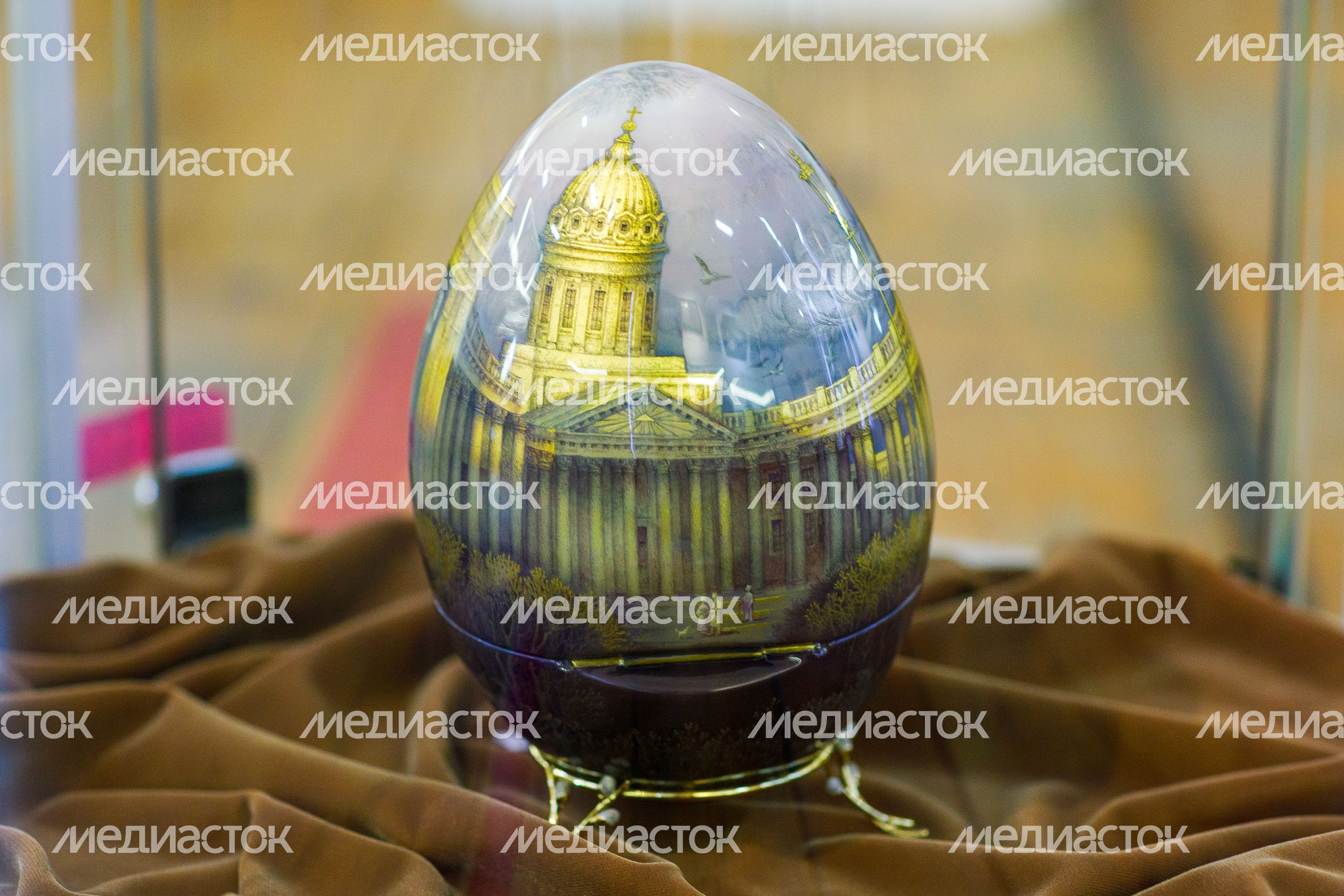 Пасхальное яйцо в технике лаковой миниатюры Федоскино с изображением Исаакиевского собора в Санкт-Петербурге Пасхальное яйцо в технике лаковой миниатюры Федоскино с изображением Исаакиевского собора в Санкт-Петербурге