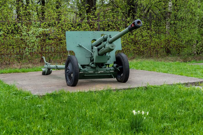 Артиллерийское орудие у Ленино-Снегиревского военно-исторического музея в Ленино округа Истра