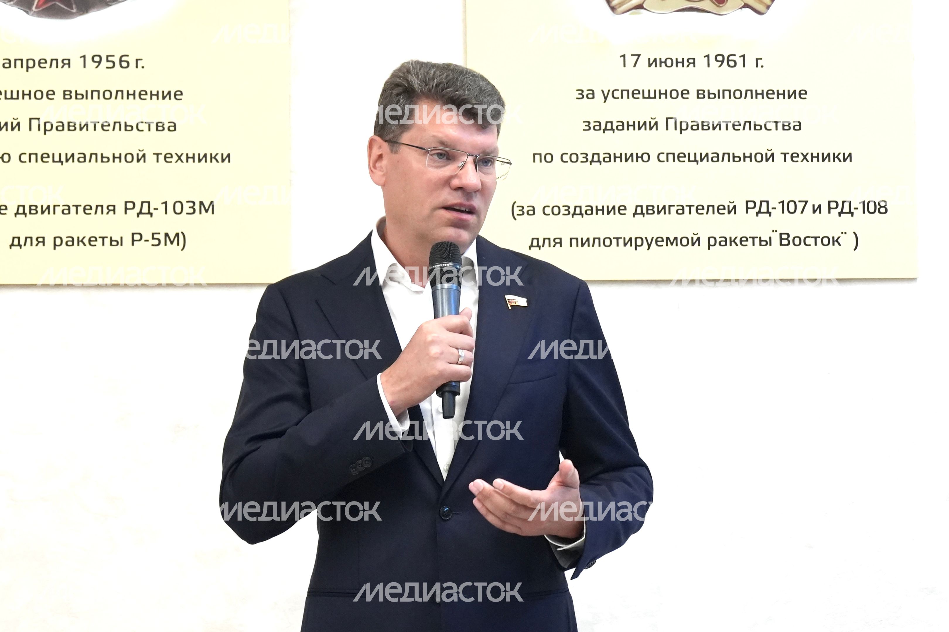 Денис Кравченко наградил лучших сотрудников "НПО Энергомаш им. академика В.П. Глушко"