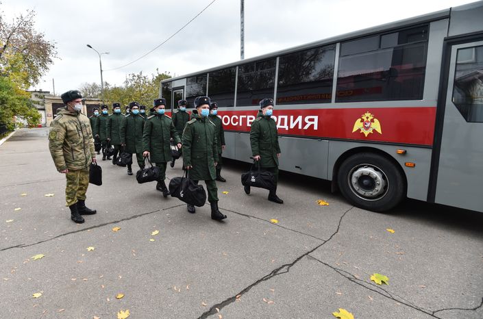 Отправка призывников к местам прохождения военной службы с городского сборного пункта Военного комиссариата города Москвы