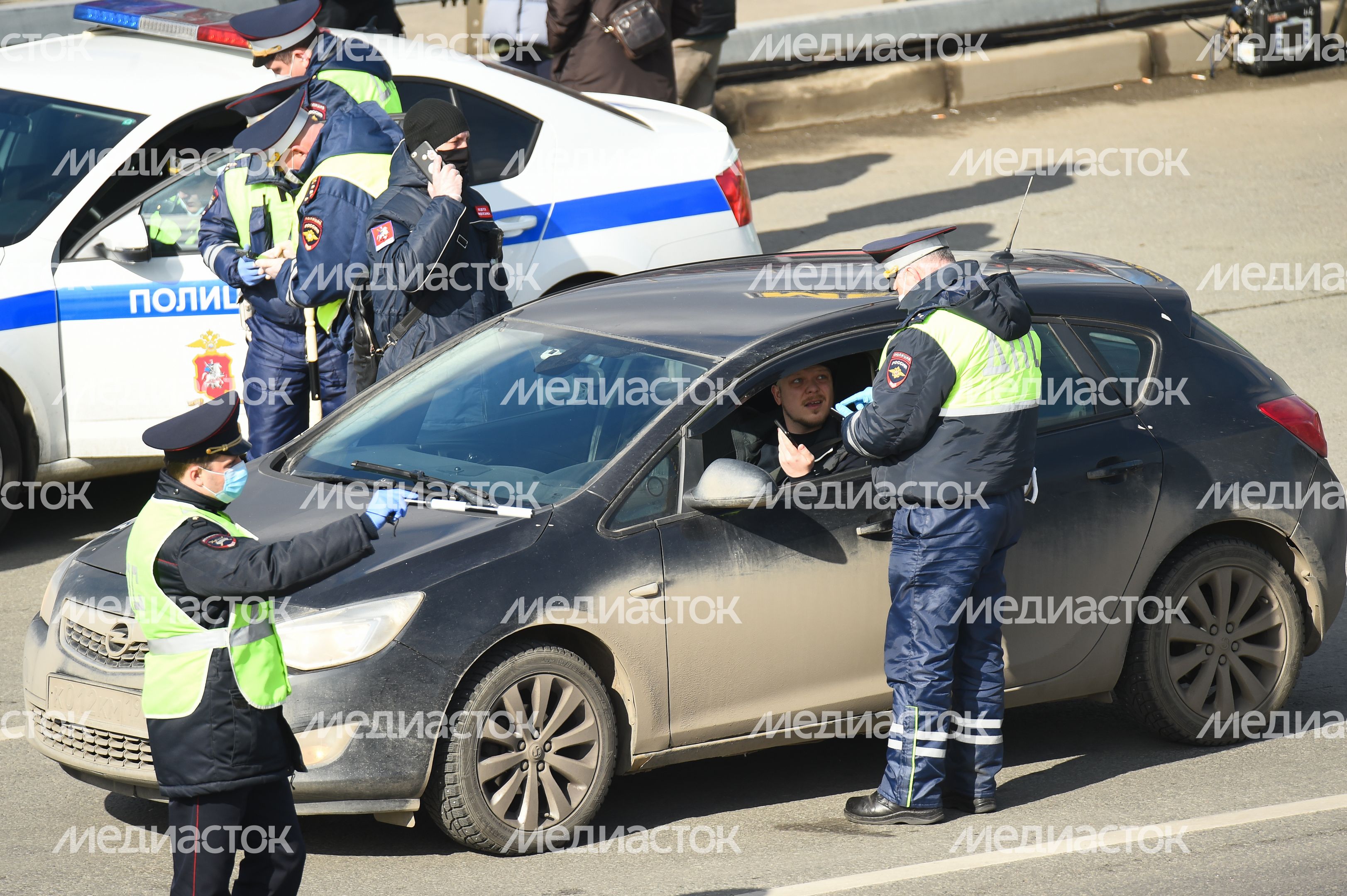 Проверка пропусков на въезде в Москву в период самоизоляции