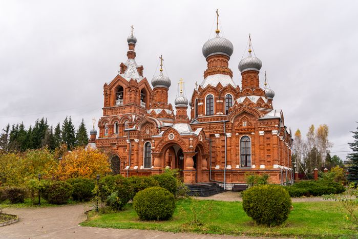 Церковь Воздвижения Честного Креста Господня в селе Дарна округа Истра