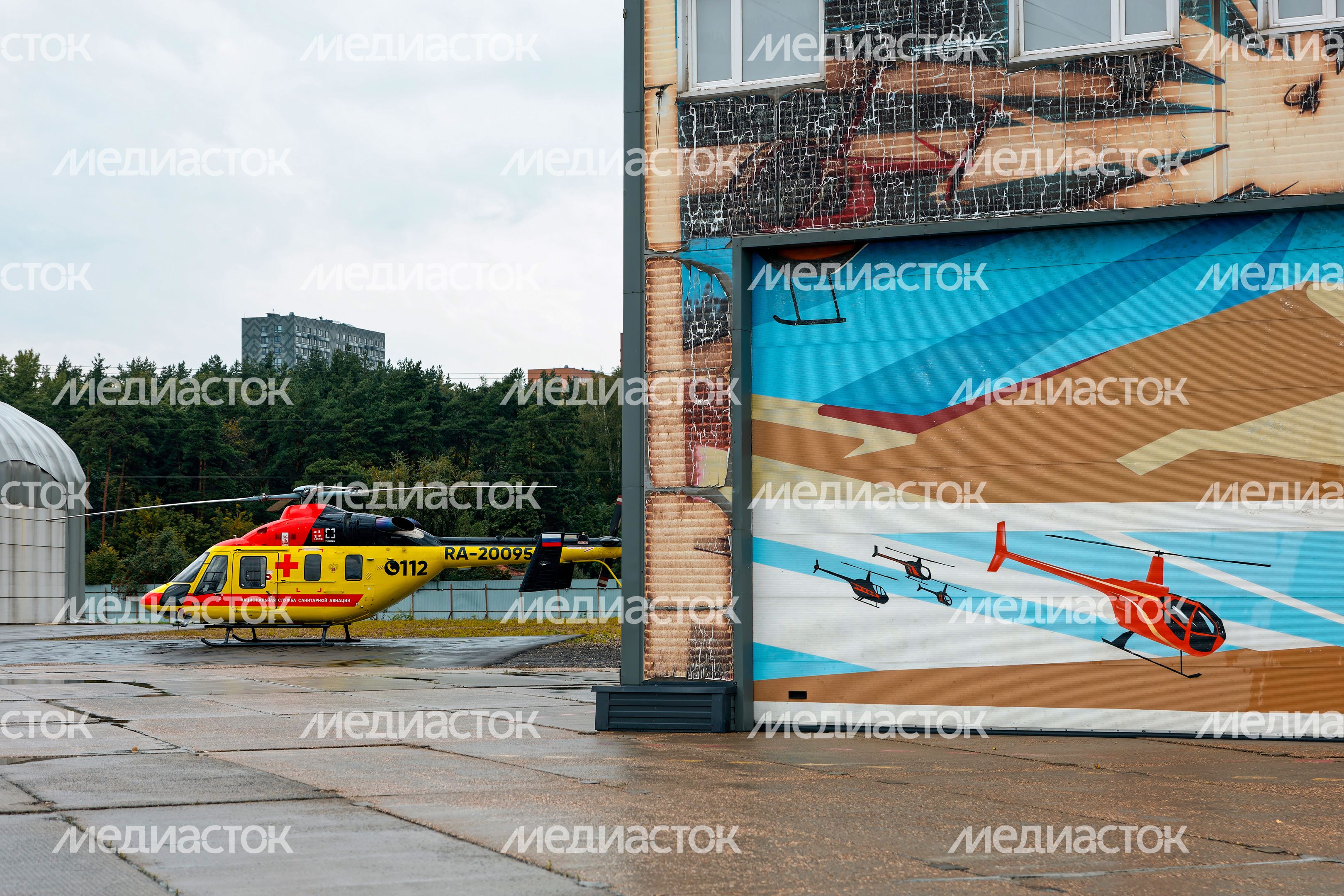 Вертолет санитарной авиации в Подмосковье