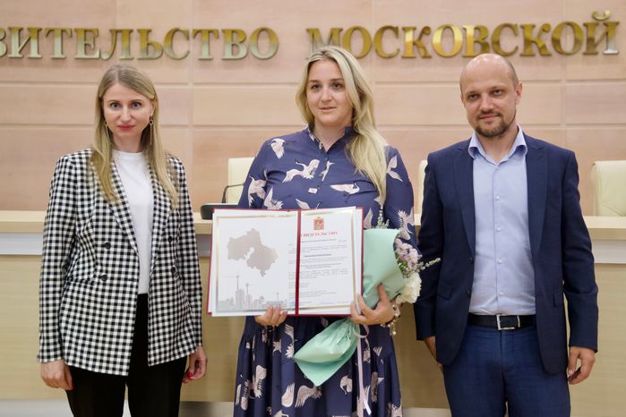 Подмосковным тренерам вручили сертификаты на покупку жилья по соципотеке