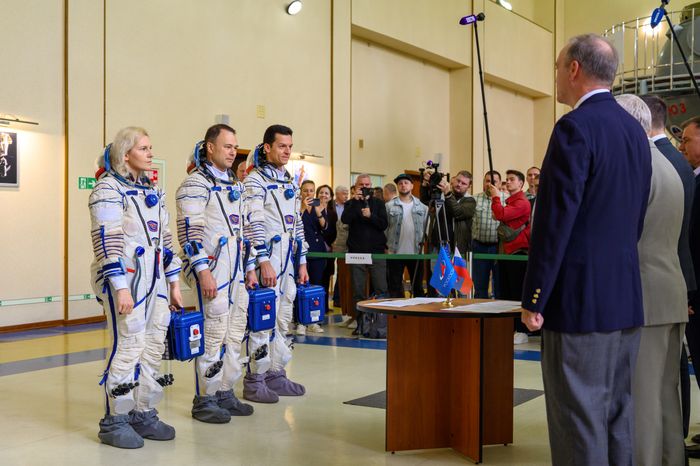 Дублирующий экипаж космонавтов МКС-75 К. Борисов, Д. Петелин, Д. Бернхем на комплексной тренировке в Звездном городке