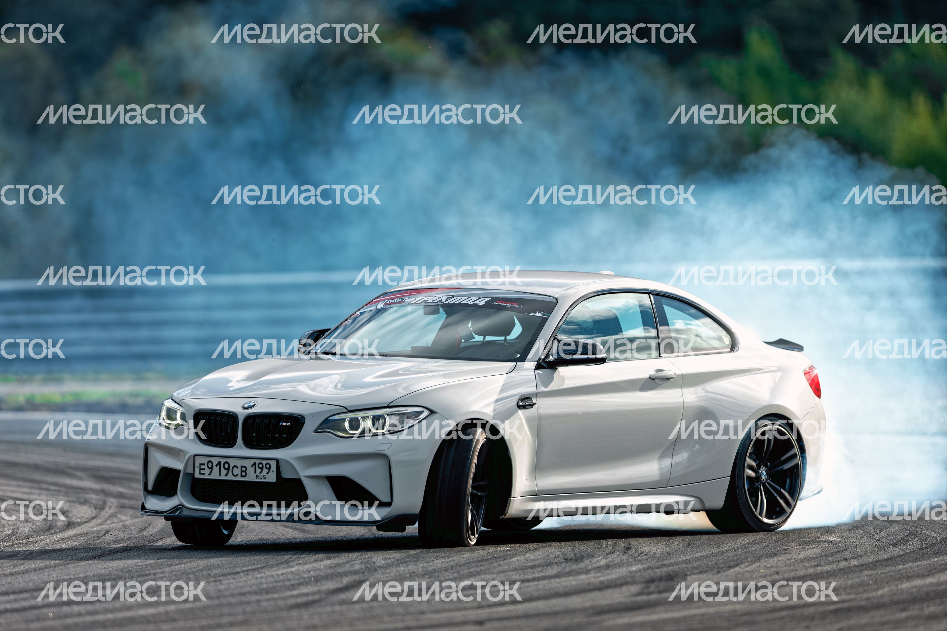 Дрифт-гонка автомобилей по автодрому Moscow Raceway на фестивале «Дрифт Экспо» в Волоколамске Дрифт-гонка автомобилей по автодрому Moscow Raceway на фестивале «Дрифт Экспо» в Волоколамске