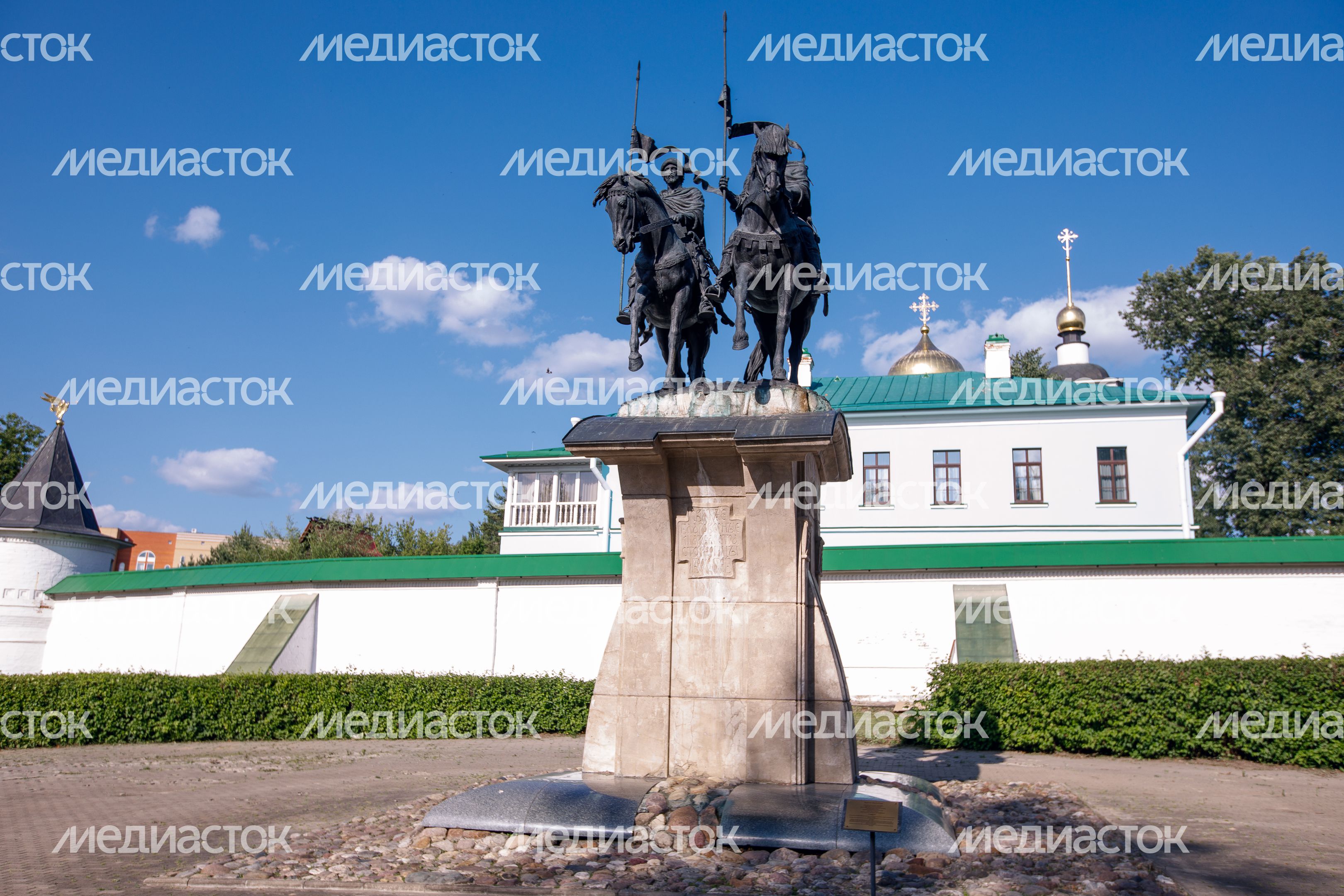 Дмитров. Памятник святым Борису и Глебу