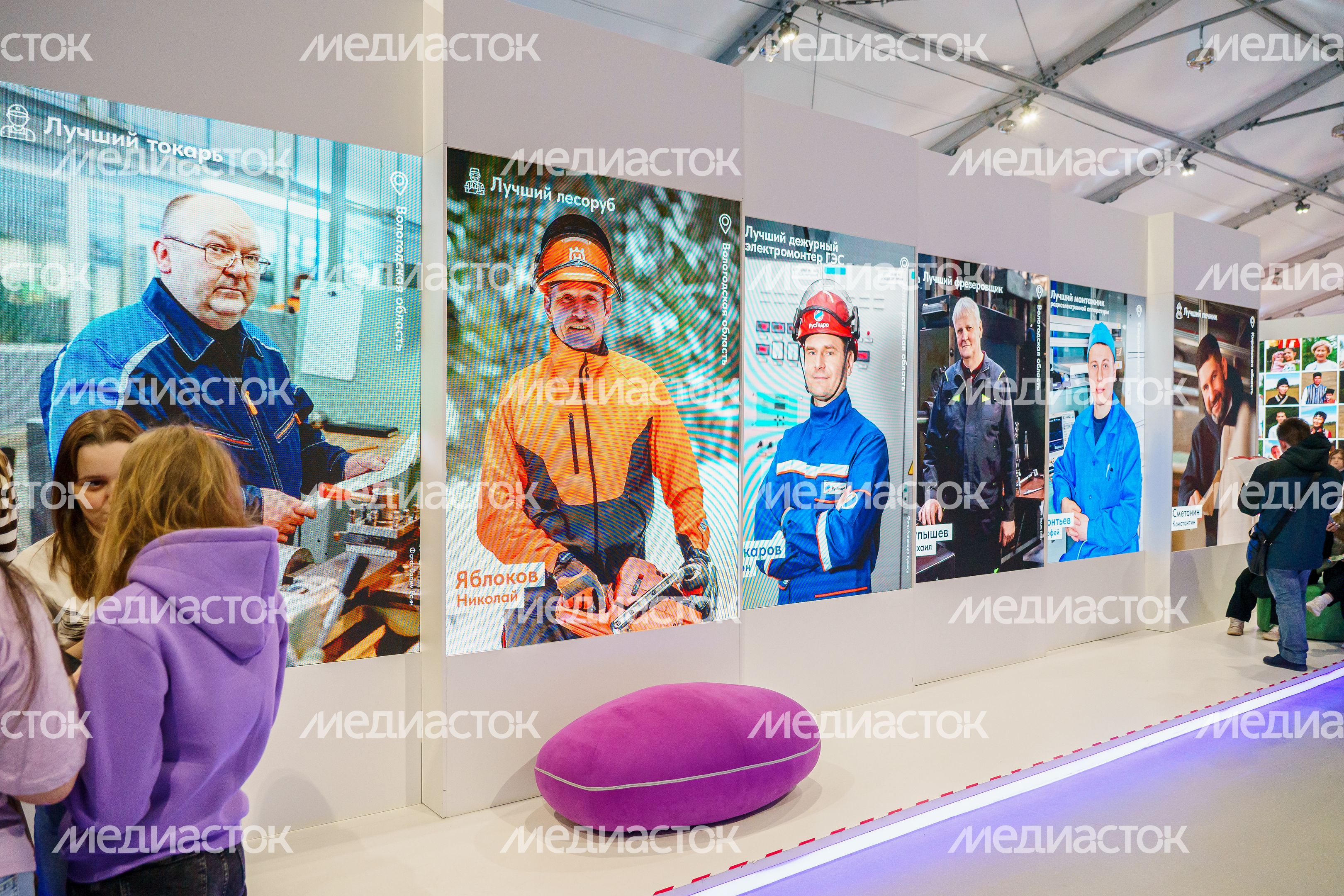 Фестиваль профессий на выставке "Россия". Стенд «Ученые будущего» Фестиваль профессий на выставке "Россия". Стенд «Ученые будущего»