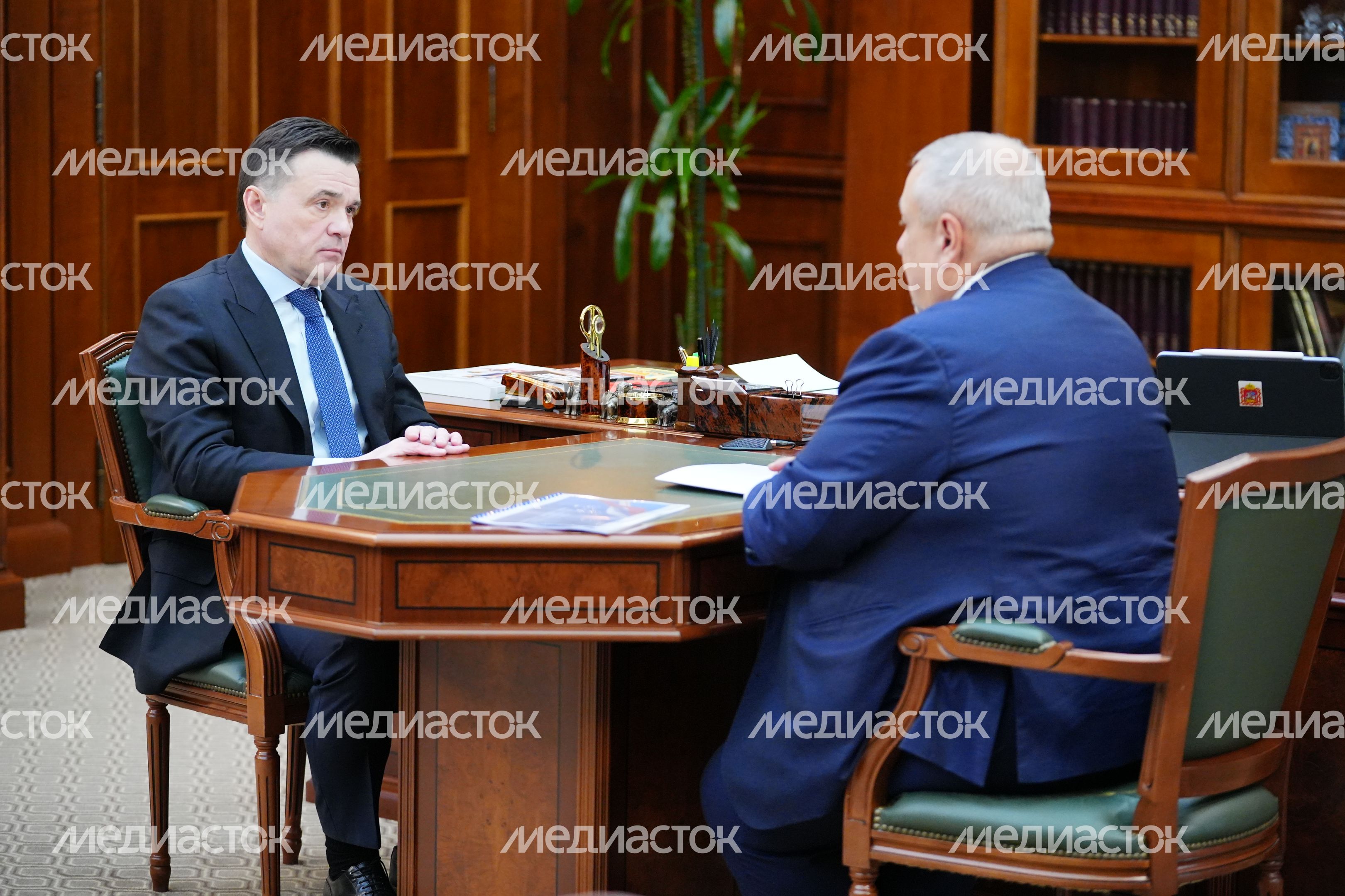 Андрей Воробьёв провел рабочую встречу с главой Рузского м.о. Александром Горбылёвым Андрей Воробьёв провел рабочую встречу с главой Рузского м.о. Александром Горбылёвым