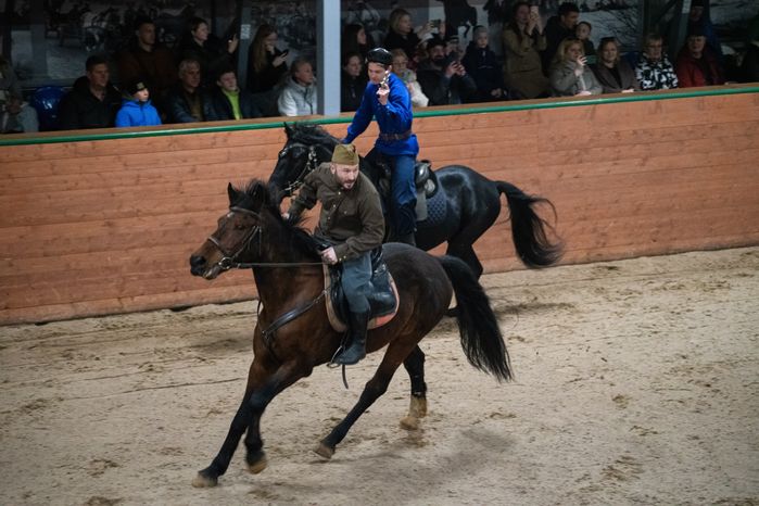 Конное представление «Наша весна! Наша Победа!» в парке «Патриот»