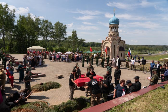 Перезахоронение солдат ВОВ в деревне Ельня