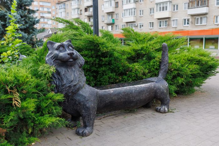 Жанровая скульптура «Кот Баюн» в виде лавочки в Воскресенске