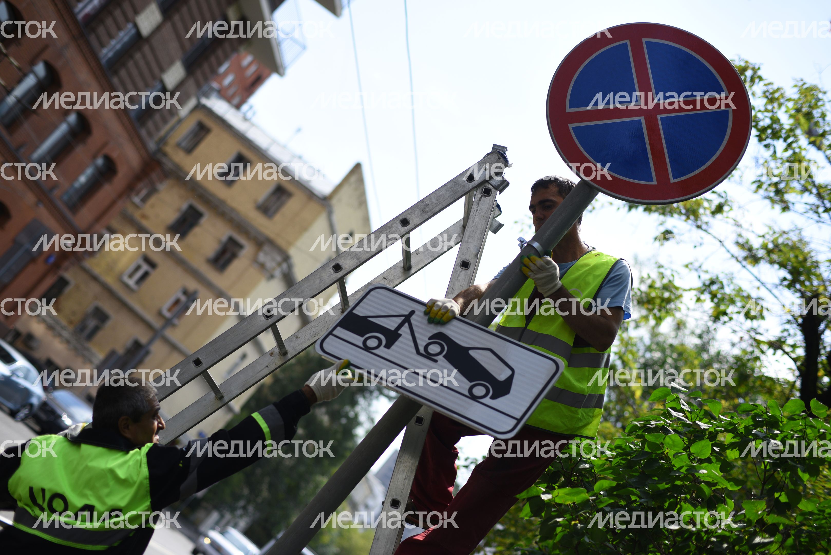 Установка дорожных знаков в Москве Установка дорожных знаков в Москве