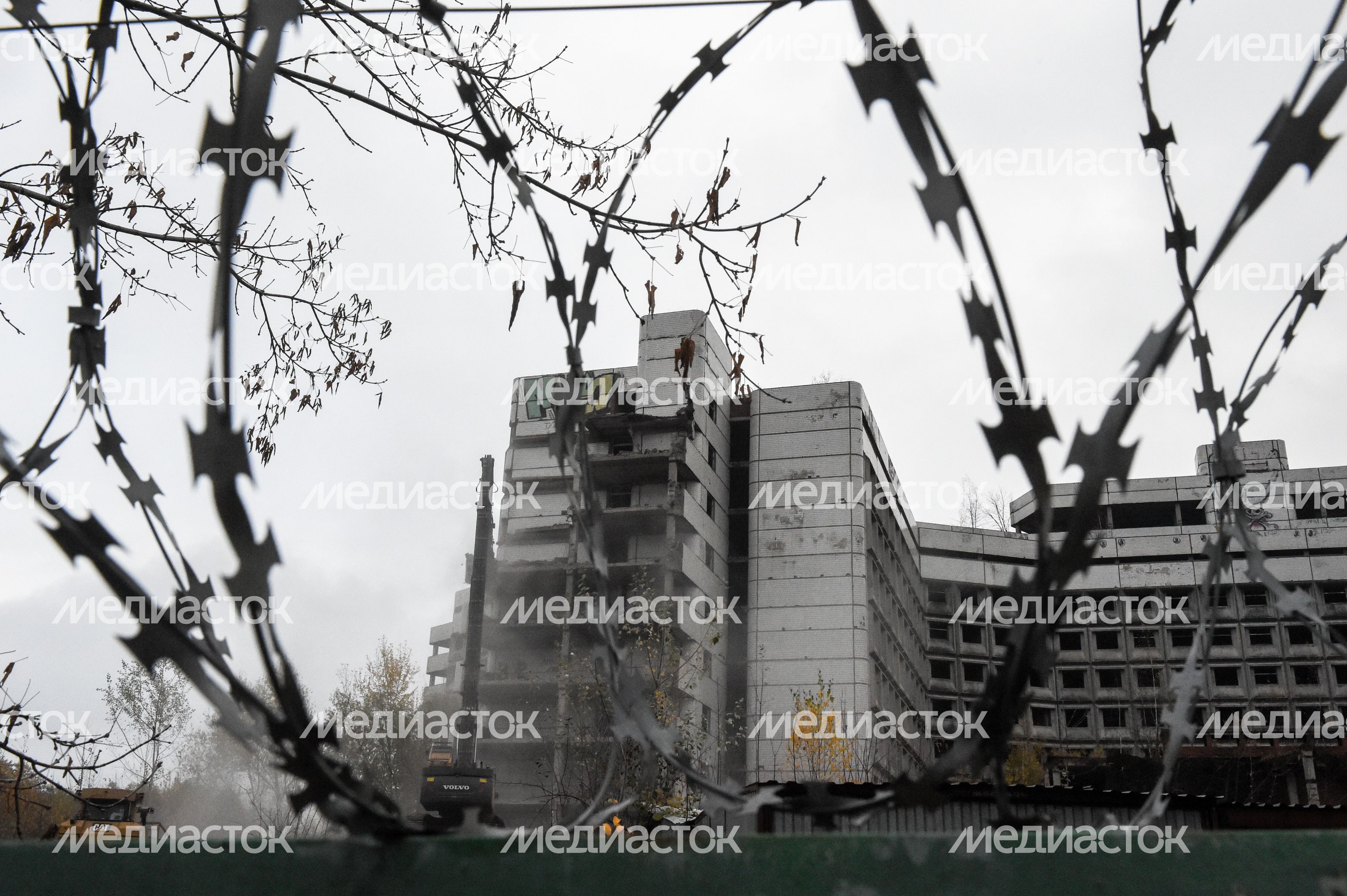 Начало работ по демонтажу Ховринской заброшенной больницы
