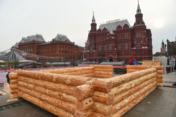 Монтаж инсталляций для фестиваля «Московская Масленица» на Манежной площади