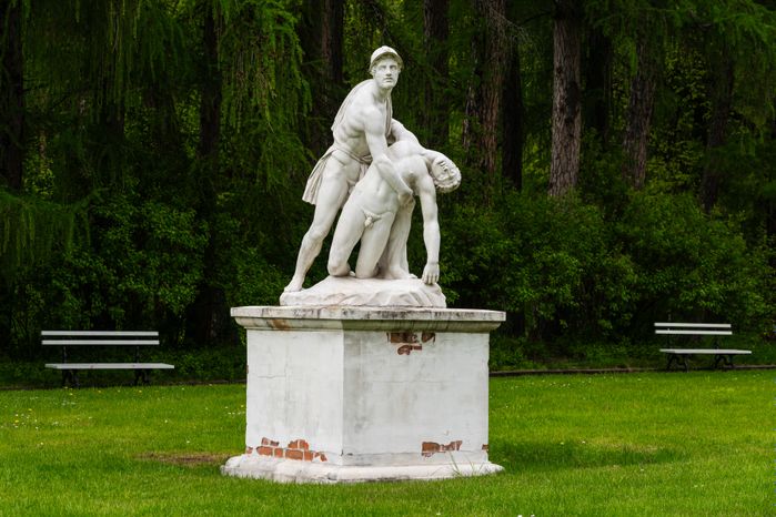 Скульптура в парке усадьбы Архангельское