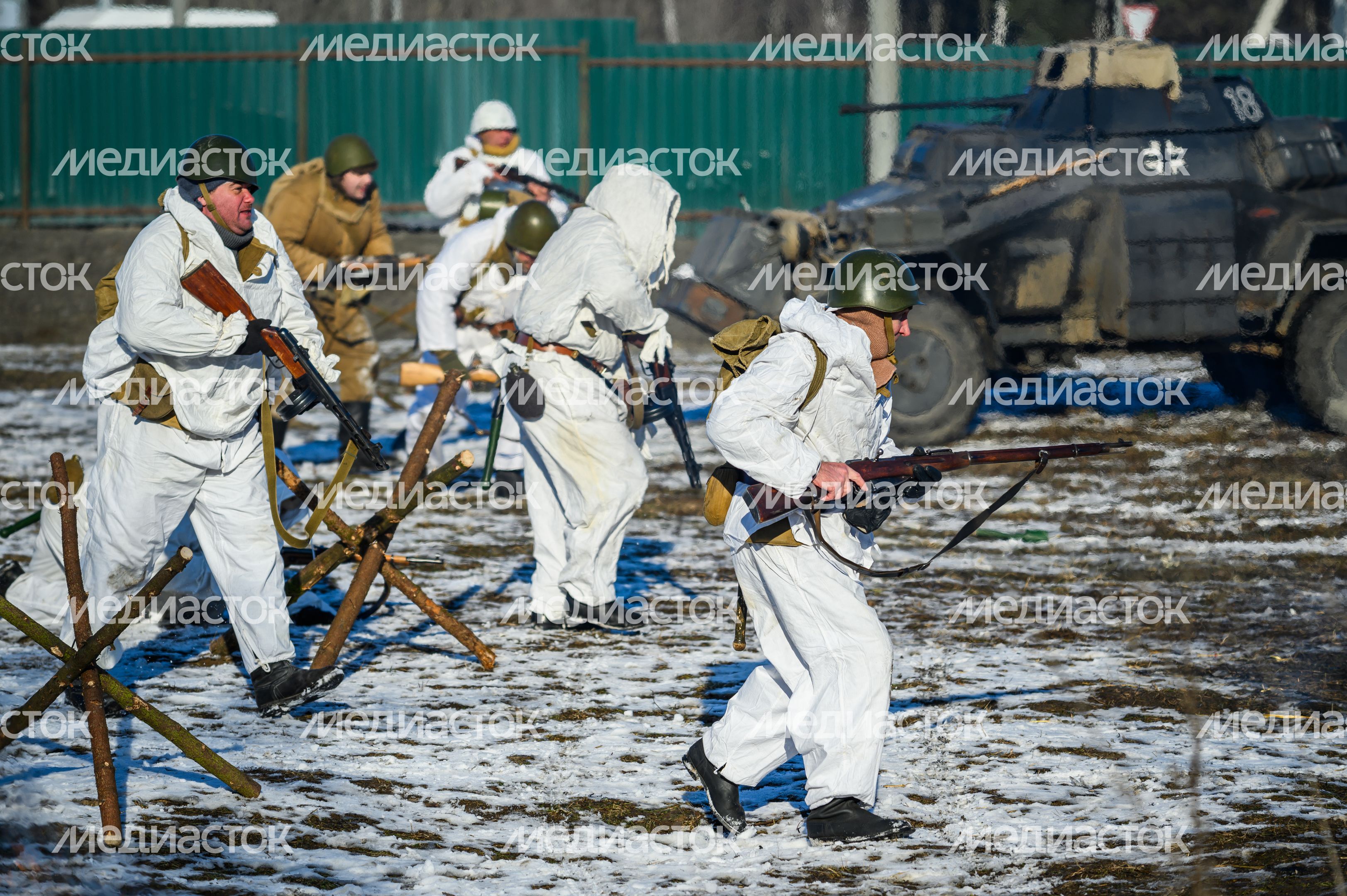 Военно-историческая реконструкция в музее танка Т-34 в Мытищах Военно-историческая реконструкция в музее танка Т-34 в Мытищах