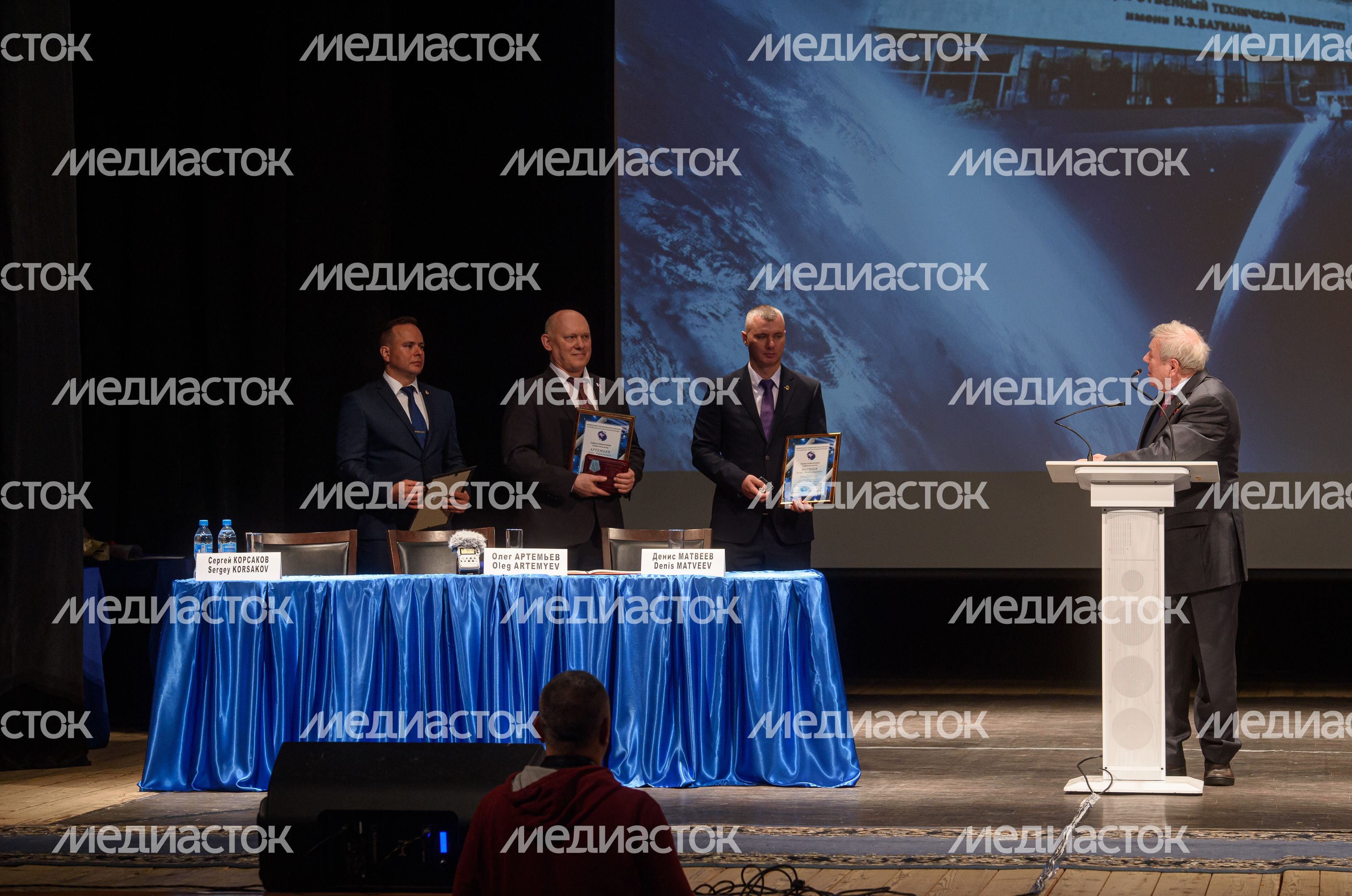 Торжественная встреча космонавтов и астронавтов 67-й длительной экспедиции на МКС