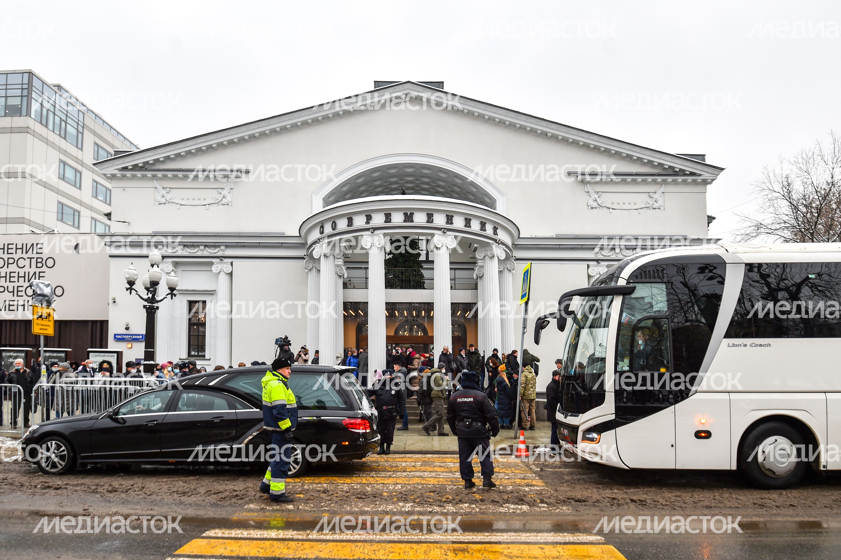 Церемония прощания с актером Валентином Гафтом в театре «Современник» в Москве Церемония прощания с актером Валентином Гафтом в театре «Современник» в Москве
