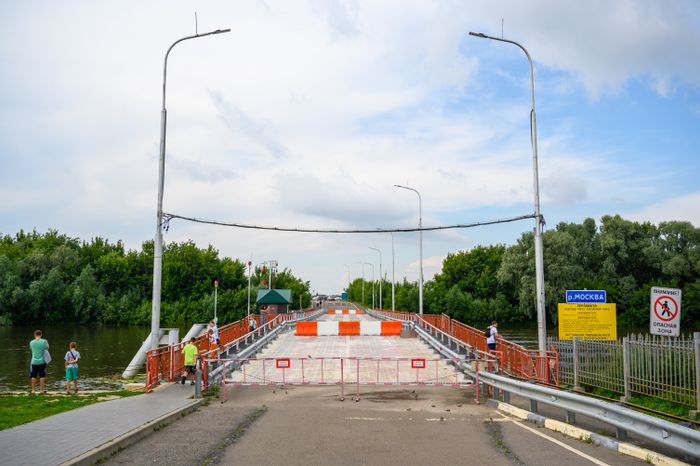 Наплавной разводной Бобреневский мост в Коломне через Москву-реку