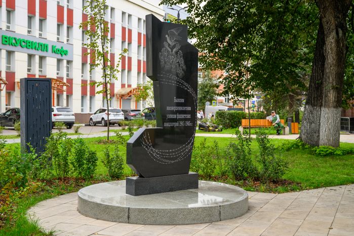 Памятник бывшим несовершеннолетним узникам фашистских концлагерей 1942-1945 гг. на площади Победы в Ногинске