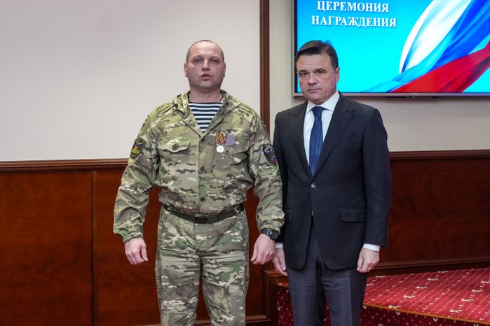 Андрей Воробьев вручил добровольцам отряда БАРС медали «За храбрость» II степени